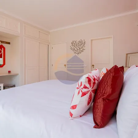 Вилла Luxury Suites, Heated Outdoor Pool