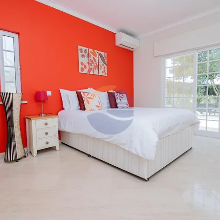 Вилла Luxury Suites, Heated Outdoor Pool