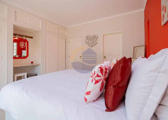 Вилла Luxury Suites, Heated Outdoor Pool